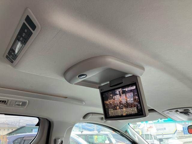 TOYOTA VELLFIRE 2010