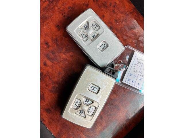 TOYOTA VELLFIRE 2010