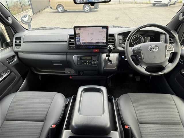 TOYOTA HIACE van 4WD 2025