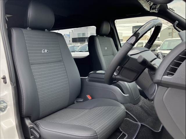 TOYOTA HIACE van 4WD 2025