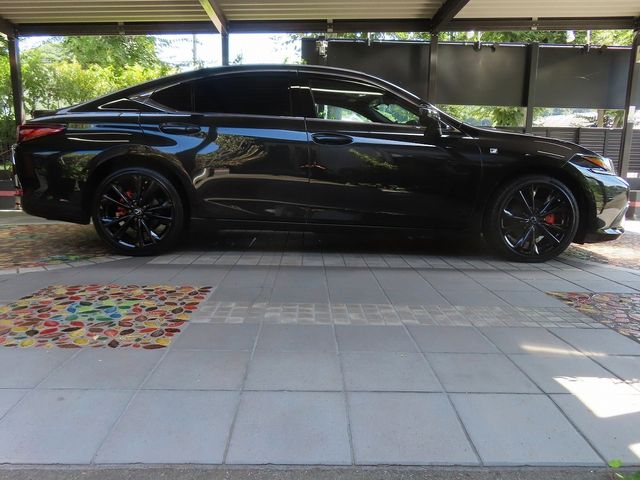 TOYOTA LEXUS ES300h 2023