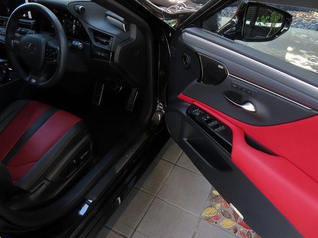 TOYOTA LEXUS ES300h 2023