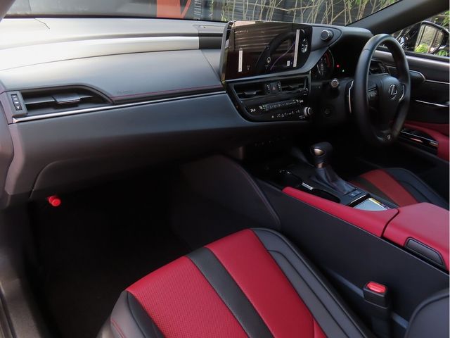 TOYOTA LEXUS ES300h 2023