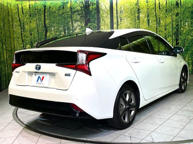 TOYOTA PRIUS 2019