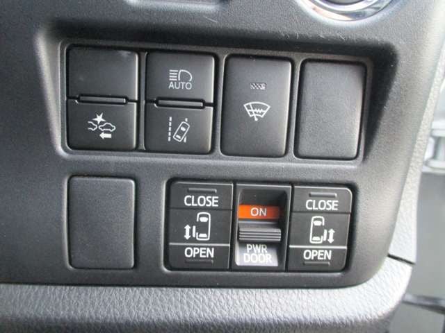 TOYOTA VOXY 4WD 2018