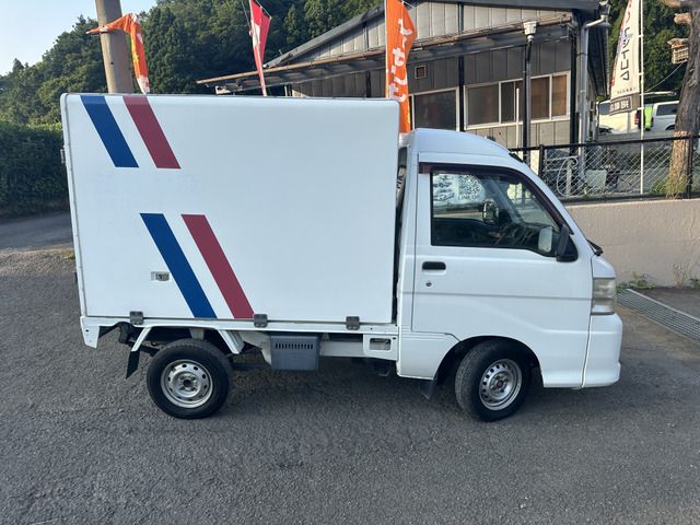 DAIHATSU HIJET truck 2013