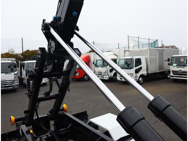 MITSUBISHI FUSOU FIGHTER 2025