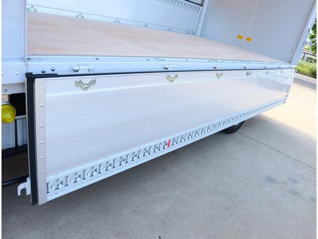 MITSUBISHI CANTER 2023