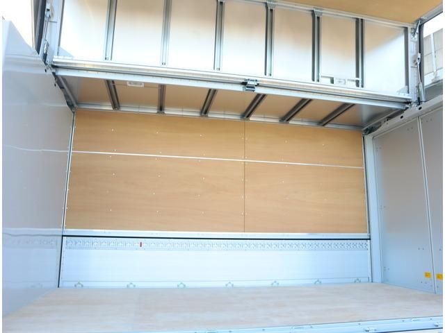 MITSUBISHI CANTER 2023