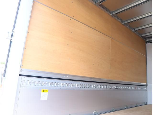 MITSUBISHI CANTER 2023