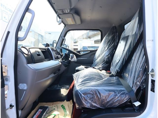 MITSUBISHI CANTER 2023