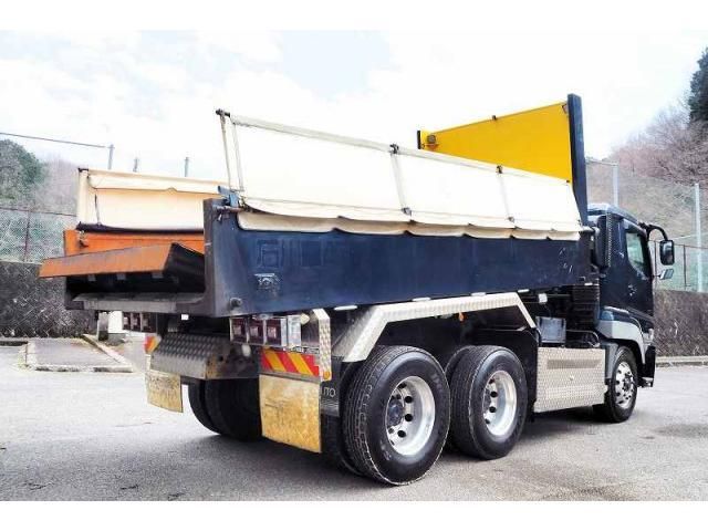 MITSUBISHI FUSOU SUPER GREAT 2015