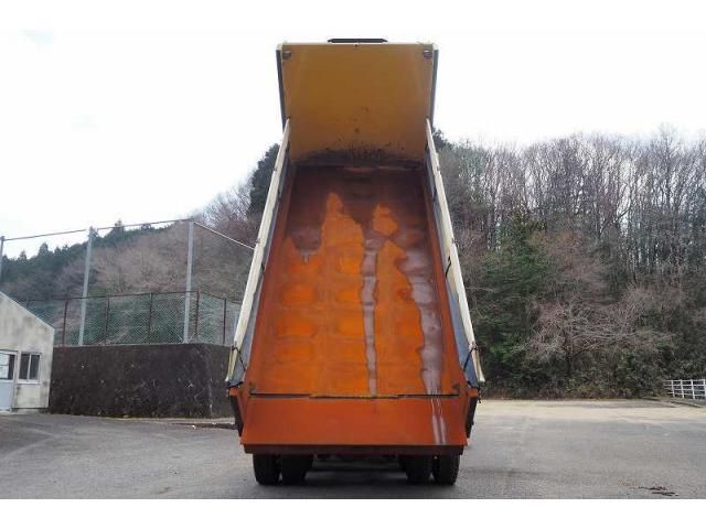 MITSUBISHI FUSOU SUPER GREAT 2015