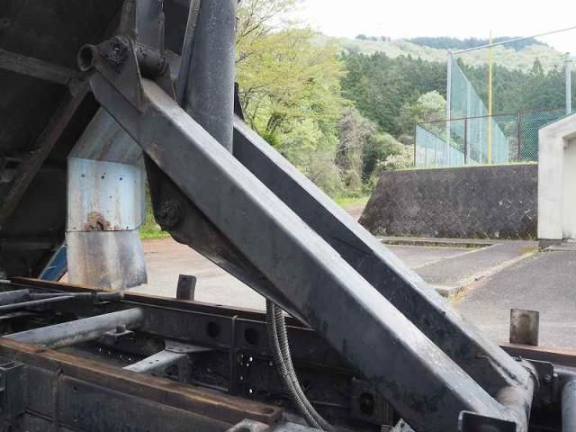 MITSUBISHI FUSOU FIGHTER 2001