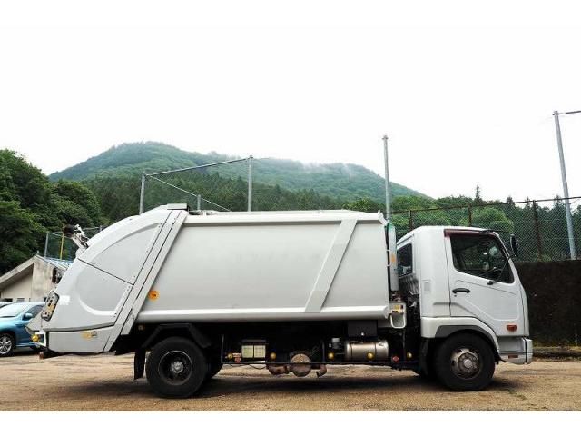 MITSUBISHI FUSOU FIGHTER 2012