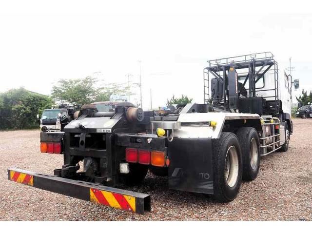 NISSAN DIESEL Quon 2013