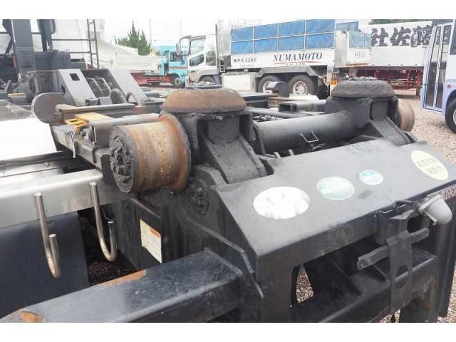 NISSAN DIESEL Quon 2013