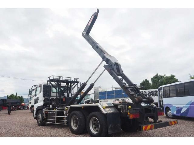 NISSAN DIESEL Quon 2013