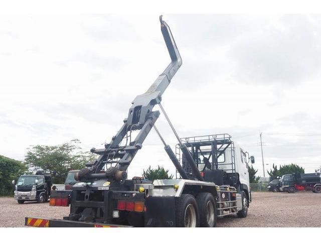 NISSAN DIESEL Quon 2013