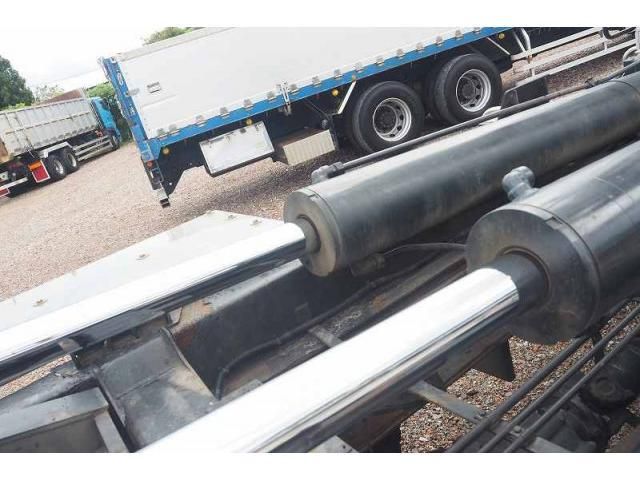 NISSAN DIESEL Quon 2013