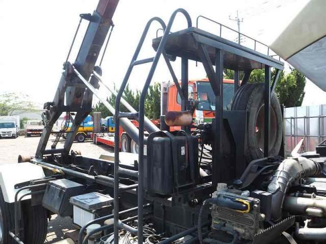 MITSUBISHI FUSOU FIGHTER 2011