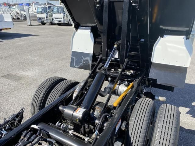 MITSUBISHI CANTER 2024