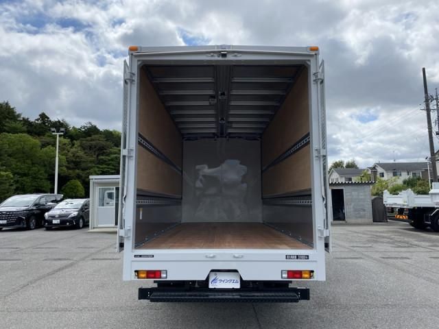 MITSUBISHI CANTER 2024