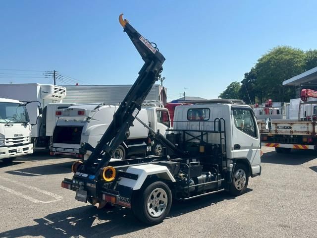 MITSUBISHI CANTER 2019