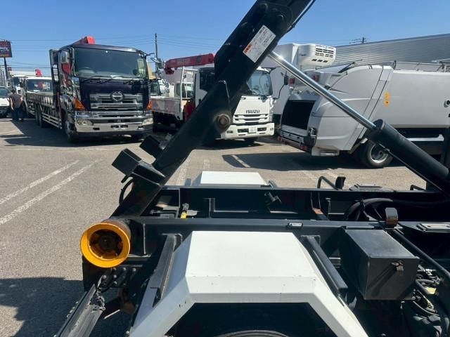 MITSUBISHI CANTER 2019