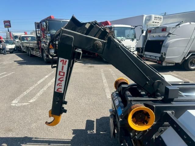 MITSUBISHI CANTER 2019