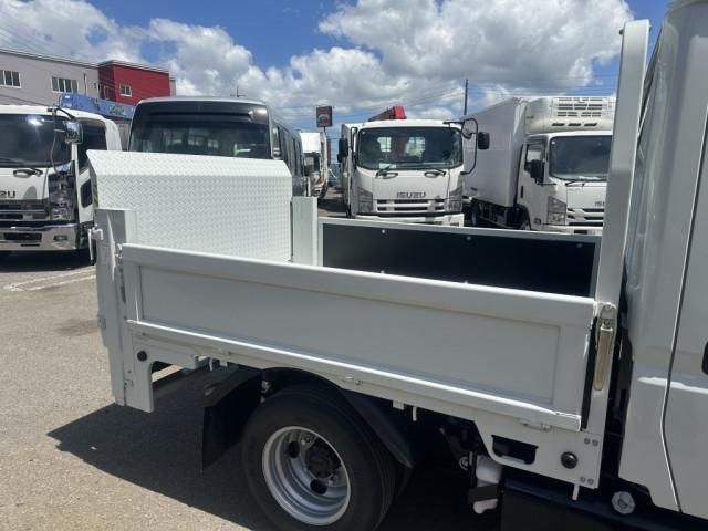 MITSUBISHI CANTER 2025