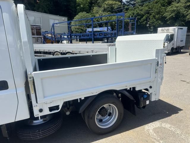 MITSUBISHI CANTER 2025