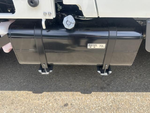 MITSUBISHI CANTER 2025