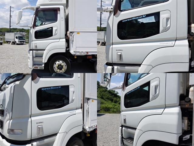 MITSUBISHI FUSOU SUPER GREAT 2015