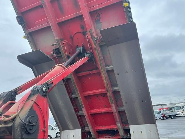 MITSUBISHI FUSOU SUPER GREAT 2013