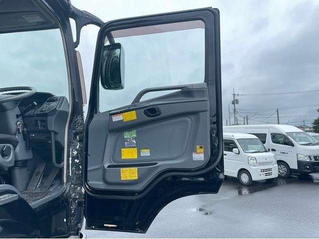 MITSUBISHI FUSOU SUPER GREAT 2013