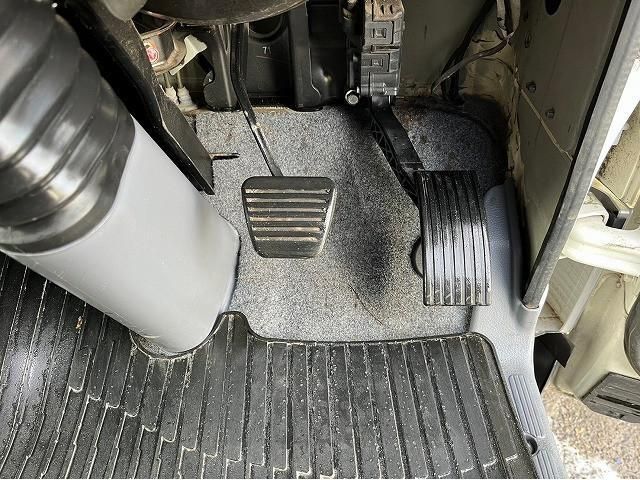 MITSUBISHI CANTER 2015