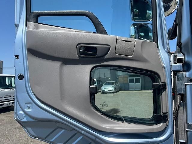 NISSAN DIESEL Quon 2012