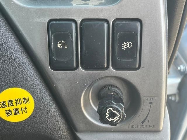 NISSAN DIESEL Quon 2012