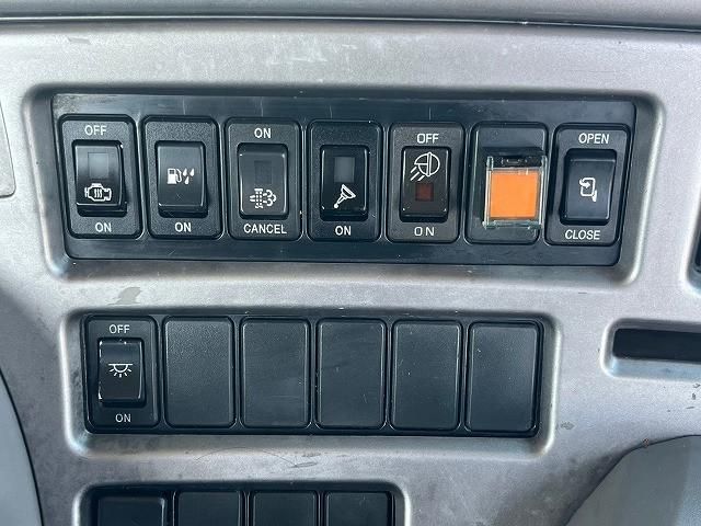 NISSAN DIESEL Quon 2012