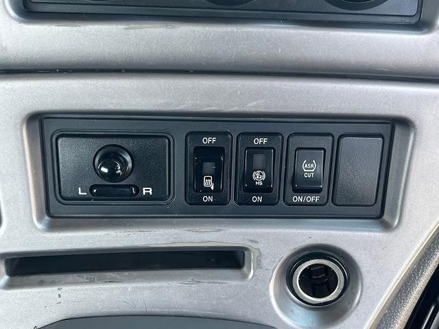 NISSAN DIESEL Quon 2012