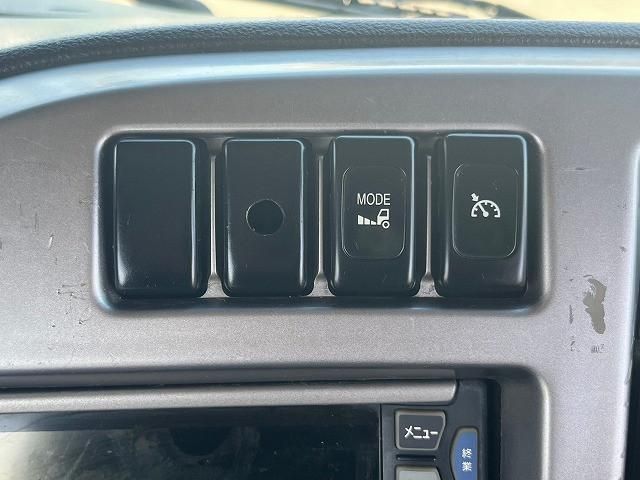 NISSAN DIESEL Quon 2012