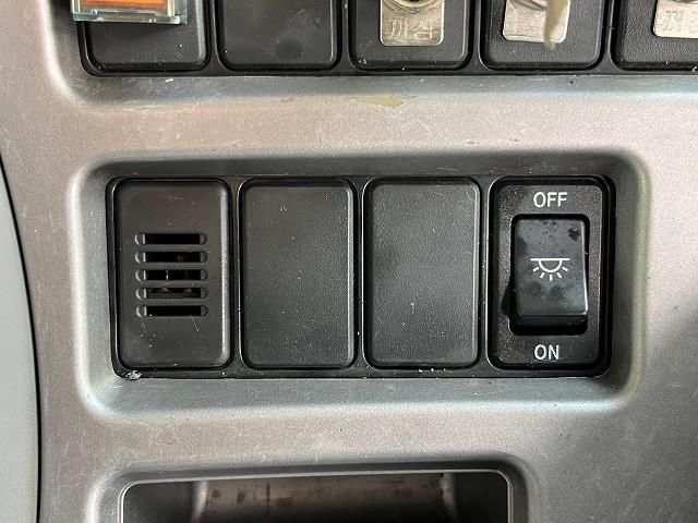 NISSAN DIESEL Quon 2012