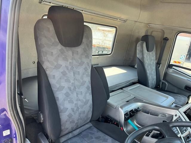 NISSAN DIESEL Quon 2014