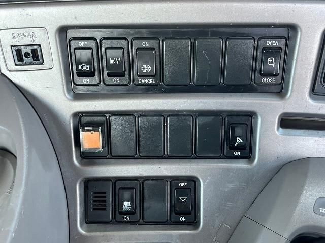 NISSAN DIESEL Quon 2014