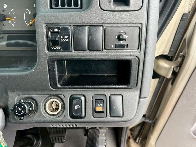 NISSAN CIVILIAN 2004