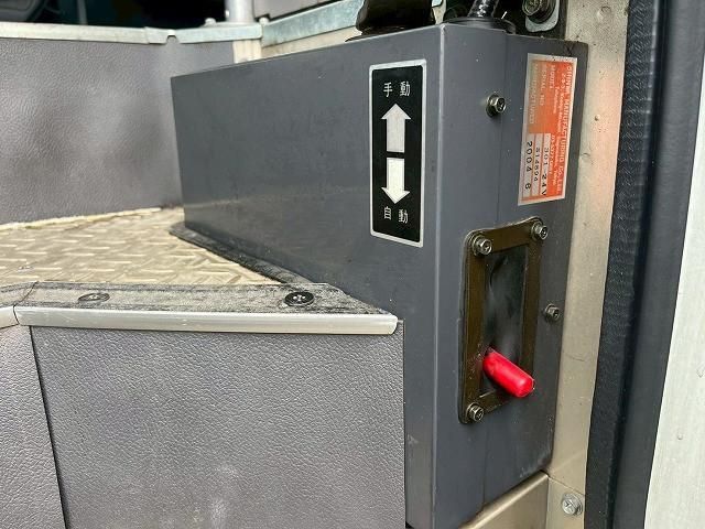 NISSAN CIVILIAN 2004