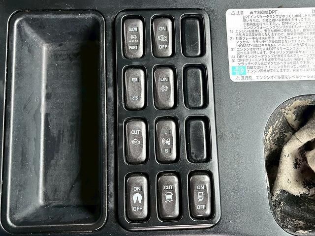 MITSUBISHI FUSOU SUPER GREAT 2015