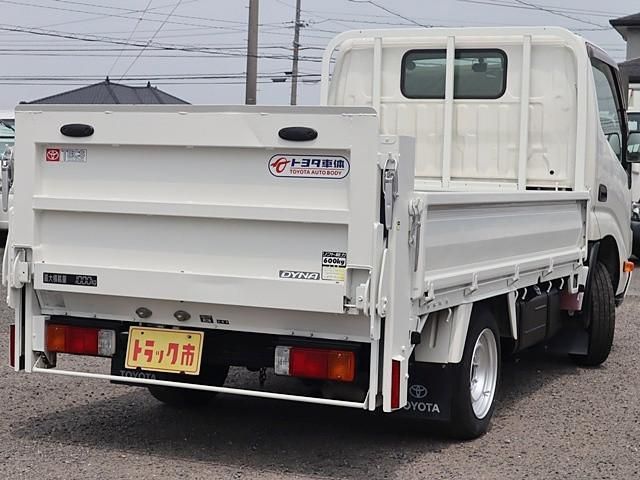 TOYOTA DYNA 2012