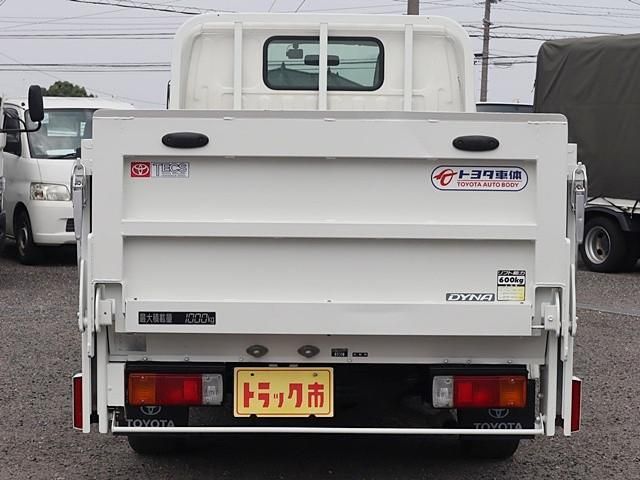 TOYOTA DYNA 2012